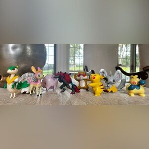 Pockemon bundle of 8  2,5”-3” Hight 2011 Pokemon Jakks Pacific Figures